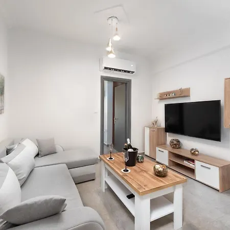Modern Flat With Garden And Jacuzzi Appartamento